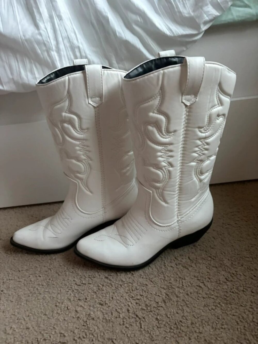 White cowboy boots • size US 7